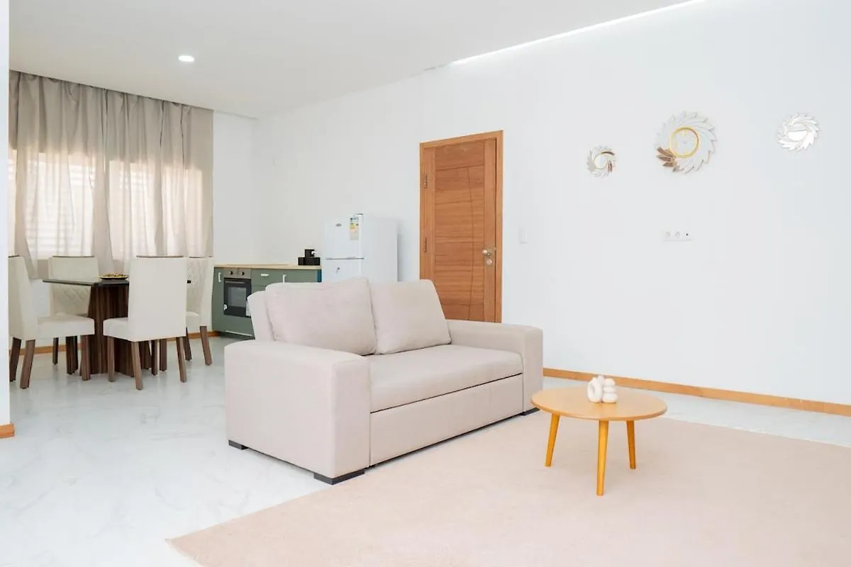 Your Escape Home In Praia Apartman